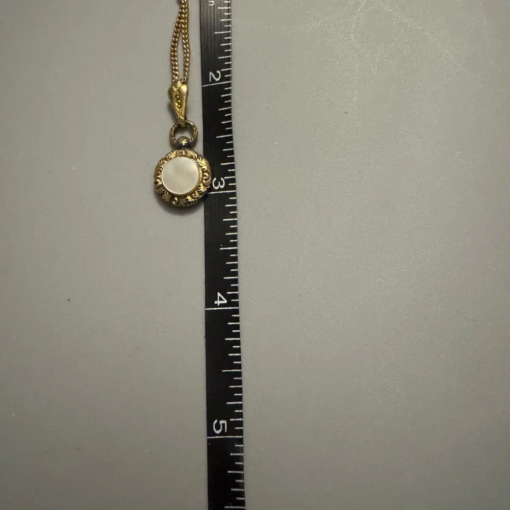 Antique mother of pearl small locket in gold filled - Picture 3 of 8